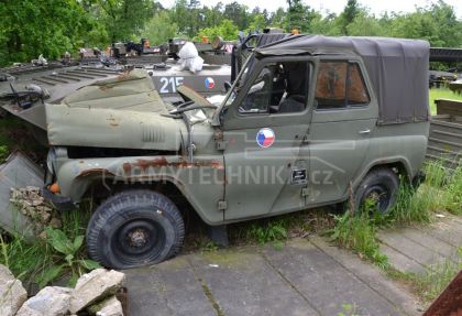 UAZ-469 automobil na náhradní díly